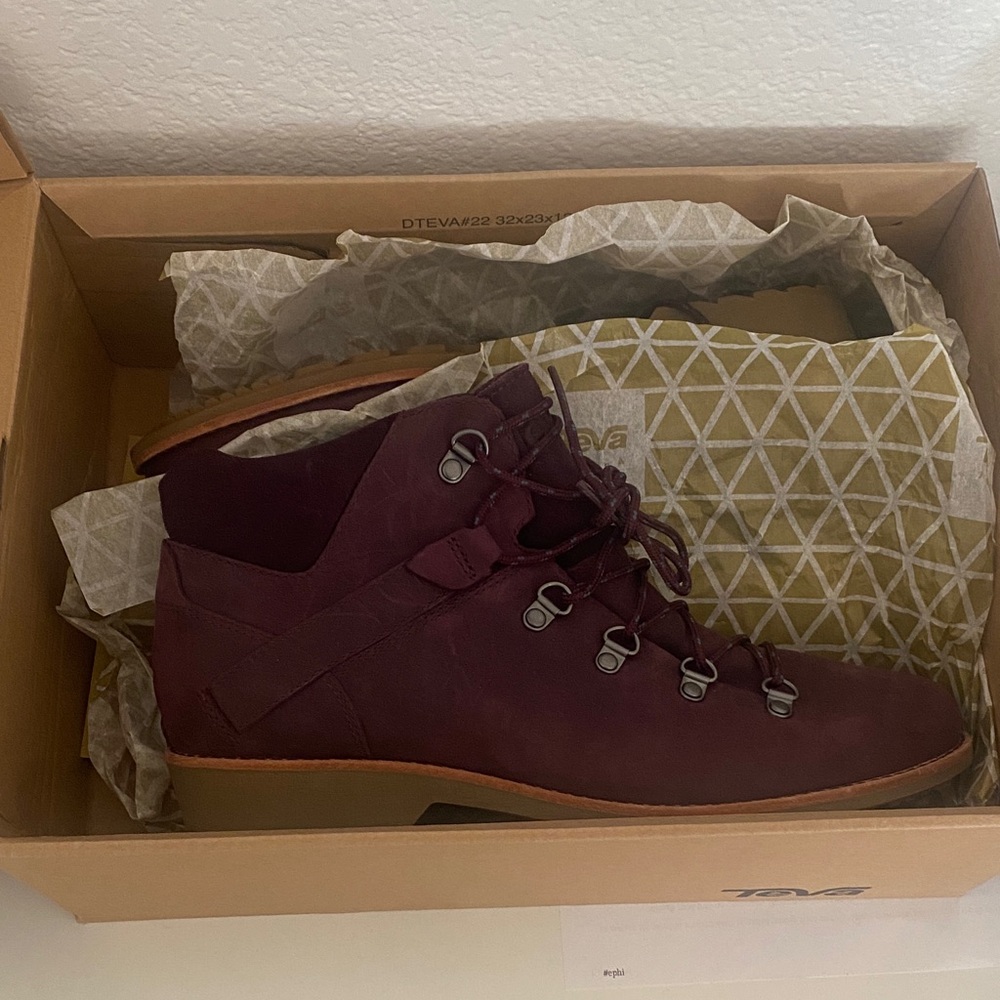 Brand NEW Teva  Women's Lace Up Boots in Deep Burgundy